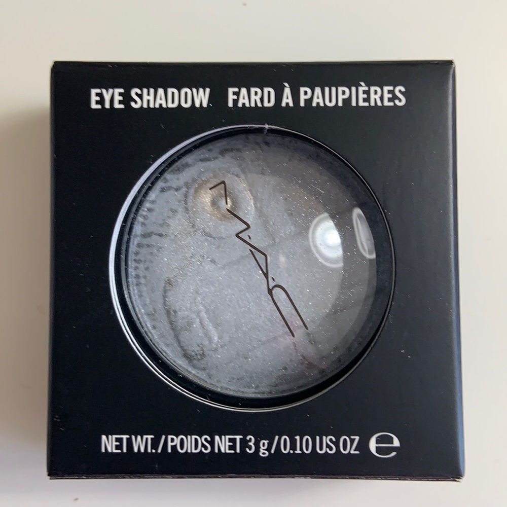 New LE MAC eyeshadow: Diva in Distress.